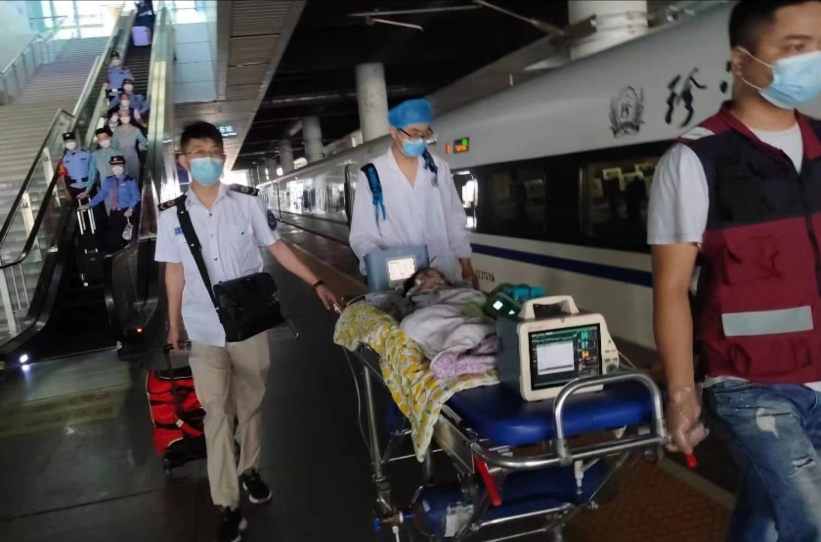 潜江市高铁转运公司